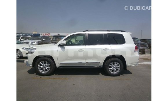 Buy Import Toyota Land Cruiser White Car in Import - Dubai in Region of Bouenza Buy Import Toyota Land Cruiser White Car in Import - Dubai in Region of Bouenza