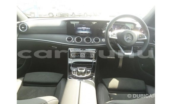 Acheter Import Voiture Mercedes-Benz 190 Noir à Import - Dubai, Région de la Bouenza Acheter Import Voiture Mercedes-Benz 190 Noir à Import - Dubai, Région de la Bouenza
