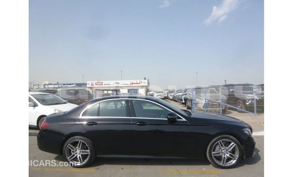 Acheter Import Voiture Mercedes-Benz 190 Noir à Import - Dubai, Région de la Bouenza Acheter Import Voiture Mercedes-Benz 190 Noir à Import - Dubai, Région de la Bouenza