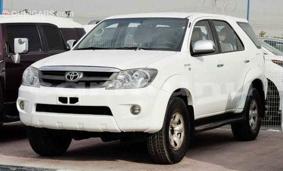 Acheter Import Voiture Toyota Fortuner Blanc à Import - Dubai, Région de la Bouenza Acheter Import Voiture Toyota Fortuner Blanc à Import - Dubai, Région de la Bouenza