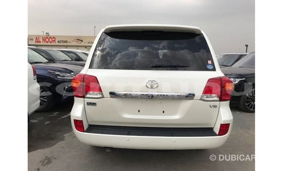 Acheter Import Voiture Toyota Land Cruiser Blanc à Import - Dubai, Région de la Bouenza Acheter Import Voiture Toyota Land Cruiser Blanc à Import - Dubai, Région de la Bouenza