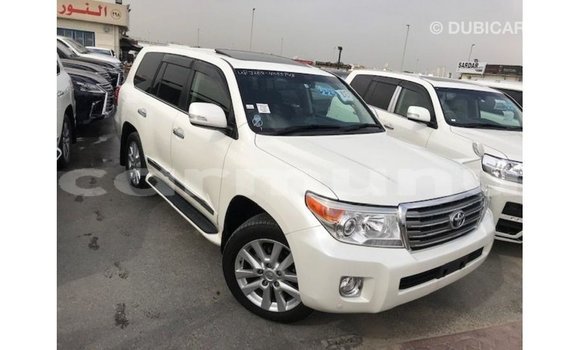 Acheter Import Voiture Toyota Land Cruiser Blanc à Import - Dubai, Région de la Bouenza Acheter Import Voiture Toyota Land Cruiser Blanc à Import - Dubai, Région de la Bouenza