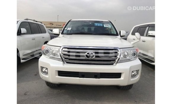 Acheter Import Voiture Toyota Land Cruiser Blanc à Import - Dubai, Région de la Bouenza Acheter Import Voiture Toyota Land Cruiser Blanc à Import - Dubai, Région de la Bouenza