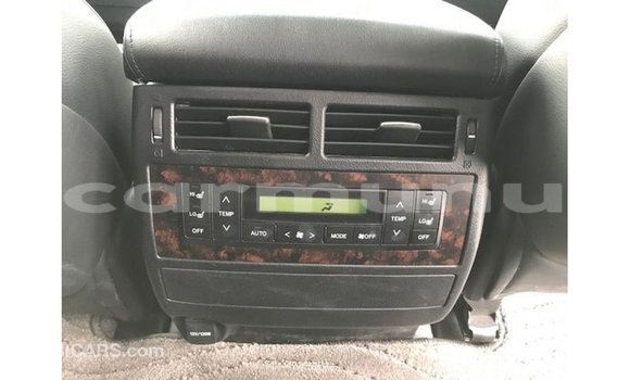 Acheter Import Voiture Toyota Land Cruiser Blanc à Import - Dubai, Région de la Bouenza Acheter Import Voiture Toyota Land Cruiser Blanc à Import - Dubai, Région de la Bouenza