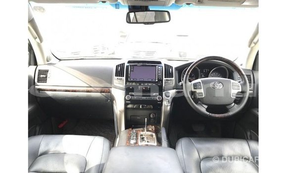 Buy Import Toyota Land Cruiser White Car in Import - Dubai in Region of Bouenza Buy Import Toyota Land Cruiser White Car in Import - Dubai in Region of Bouenza