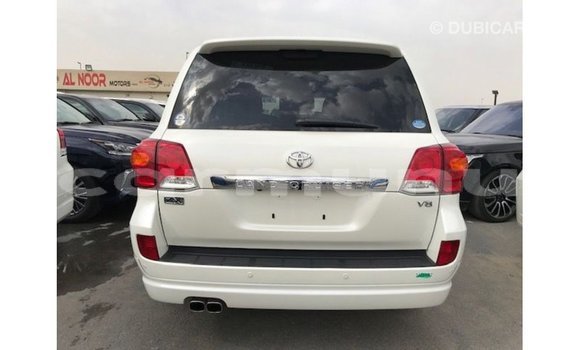 Buy Import Toyota Land Cruiser White Car in Import - Dubai in Region of Bouenza Buy Import Toyota Land Cruiser White Car in Import - Dubai in Region of Bouenza