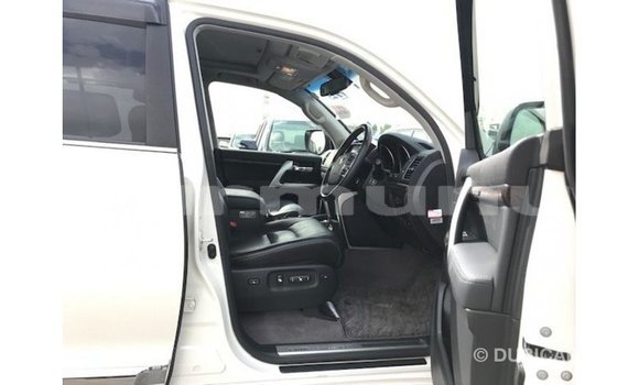 Buy Import Toyota Land Cruiser White Car in Import - Dubai in Region of Bouenza Buy Import Toyota Land Cruiser White Car in Import - Dubai in Region of Bouenza