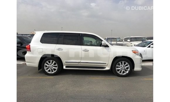 Buy Import Toyota Land Cruiser White Car in Import - Dubai in Region of Bouenza Buy Import Toyota Land Cruiser White Car in Import - Dubai in Region of Bouenza