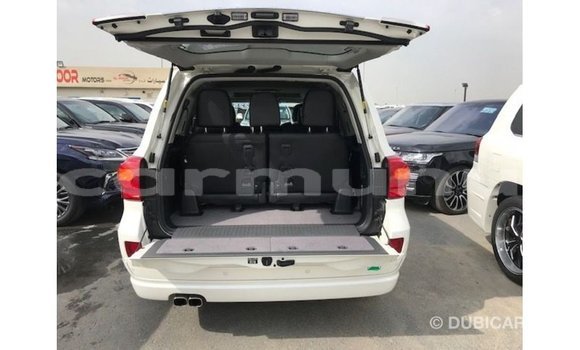 Buy Import Toyota Land Cruiser White Car in Import - Dubai in Region of Bouenza Buy Import Toyota Land Cruiser White Car in Import - Dubai in Region of Bouenza