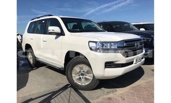 Buy Import Toyota Land Cruiser White Car in Import - Dubai in Region of Bouenza Buy Import Toyota Land Cruiser White Car in Import - Dubai in Region of Bouenza