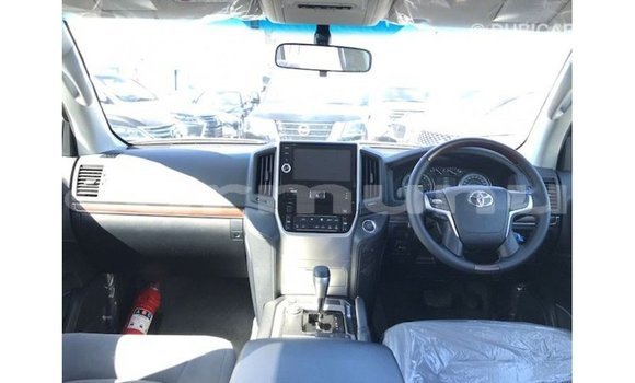 Buy Import Toyota Land Cruiser White Car in Import - Dubai in Region of Bouenza Buy Import Toyota Land Cruiser White Car in Import - Dubai in Region of Bouenza