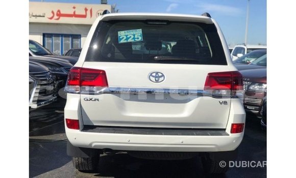 Buy Import Toyota Land Cruiser White Car in Import - Dubai in Region of Bouenza Buy Import Toyota Land Cruiser White Car in Import - Dubai in Region of Bouenza