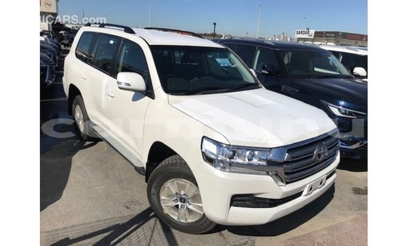 Buy Import Toyota Land Cruiser White Car in Import - Dubai in Region of Bouenza Buy Import Toyota Land Cruiser White Car in Import - Dubai in Region of Bouenza