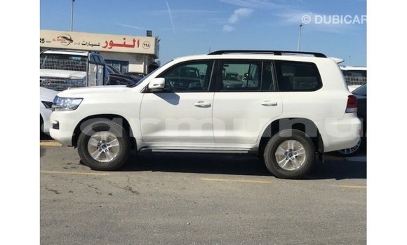 Buy Import Toyota Land Cruiser White Car in Import - Dubai in Region of Bouenza Buy Import Toyota Land Cruiser White Car in Import - Dubai in Region of Bouenza