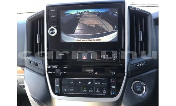 Buy Import Toyota Land Cruiser White Car in Import - Dubai in Region of Bouenza Buy Import Toyota Land Cruiser White Car in Import - Dubai in Region of Bouenza