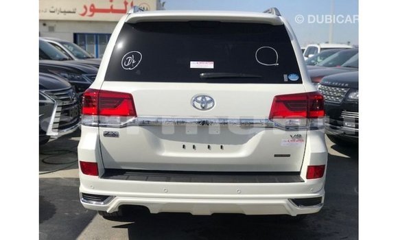 Acheter Import Voiture Toyota Land Cruiser Blanc à Import - Dubai, Région de la Bouenza Acheter Import Voiture Toyota Land Cruiser Blanc à Import - Dubai, Région de la Bouenza