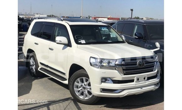 Acheter Import Voiture Toyota Land Cruiser Blanc à Import - Dubai, Région de la Bouenza Acheter Import Voiture Toyota Land Cruiser Blanc à Import - Dubai, Région de la Bouenza