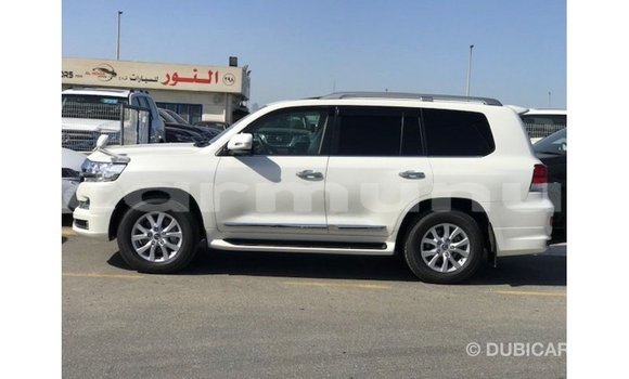 Acheter Import Voiture Toyota Land Cruiser Blanc à Import - Dubai, Région de la Bouenza Acheter Import Voiture Toyota Land Cruiser Blanc à Import - Dubai, Région de la Bouenza