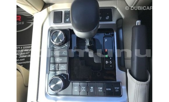 Acheter Import Voiture Toyota Land Cruiser Blanc à Import - Dubai, Région de la Bouenza Acheter Import Voiture Toyota Land Cruiser Blanc à Import - Dubai, Région de la Bouenza