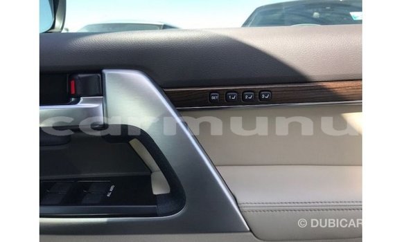 Acheter Import Voiture Toyota Land Cruiser Blanc à Import - Dubai, Région de la Bouenza Acheter Import Voiture Toyota Land Cruiser Blanc à Import - Dubai, Région de la Bouenza