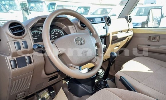 Acheter Import Voiture Toyota Land Cruiser Beige à Import - Dubai, Région de la Bouenza Acheter Import Voiture Toyota Land Cruiser Beige à Import - Dubai, Région de la Bouenza