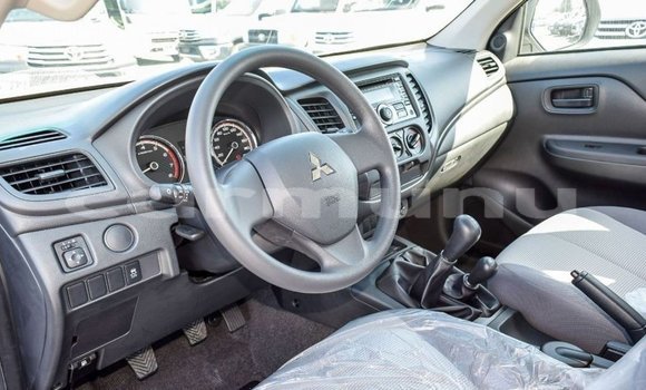 Acheter Import Voiture Mitsubishi L200 Blanc à Import - Dubai, Région de la Bouenza Acheter Import Voiture Mitsubishi L200 Blanc à Import - Dubai, Région de la Bouenza