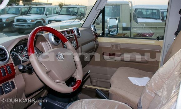 Acheter Import Voiture Toyota Land Cruiser Beige à Import - Dubai, Région de la Bouenza Acheter Import Voiture Toyota Land Cruiser Beige à Import - Dubai, Région de la Bouenza