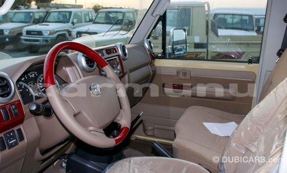Acheter Import Voiture Toyota Land Cruiser Beige à Import - Dubai, Région de la Bouenza Acheter Import Voiture Toyota Land Cruiser Beige à Import - Dubai, Région de la Bouenza