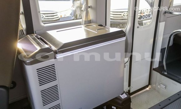 Acheter Import Voiture Toyota Coaster Blanc à Import - Dubai, Région de la Bouenza Acheter Import Voiture Toyota Coaster Blanc à Import - Dubai, Région de la Bouenza