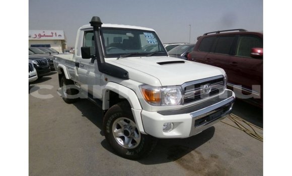 Acheter Import Voiture Toyota Land Cruiser Blanc à Import - Dubai, Région de la Bouenza Acheter Import Voiture Toyota Land Cruiser Blanc à Import - Dubai, Région de la Bouenza