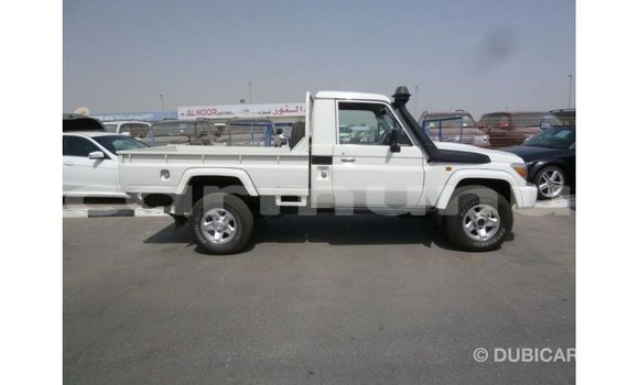 Acheter Import Voiture Toyota Land Cruiser Blanc à Import - Dubai, Région de la Bouenza Acheter Import Voiture Toyota Land Cruiser Blanc à Import - Dubai, Région de la Bouenza