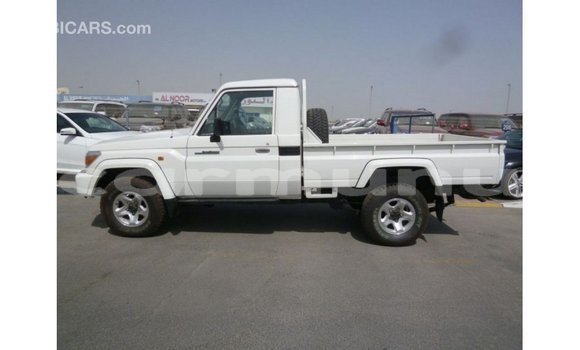 Acheter Import Voiture Toyota Land Cruiser Blanc à Import - Dubai, Région de la Bouenza Acheter Import Voiture Toyota Land Cruiser Blanc à Import - Dubai, Région de la Bouenza