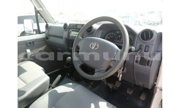 Buy Import Toyota Land Cruiser White Car in Import - Dubai in Region of Bouenza Buy Import Toyota Land Cruiser White Car in Import - Dubai in Region of Bouenza