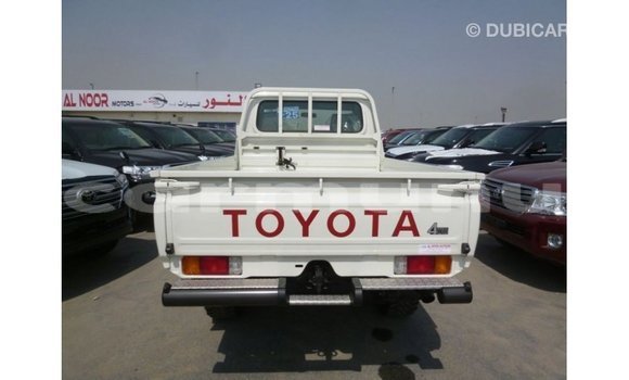 Buy Import Toyota Land Cruiser White Car in Import - Dubai in Region of Bouenza Buy Import Toyota Land Cruiser White Car in Import - Dubai in Region of Bouenza