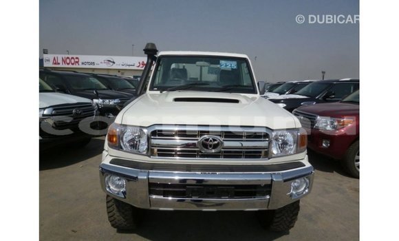 Buy Import Toyota Land Cruiser White Car in Import - Dubai in Region of Bouenza Buy Import Toyota Land Cruiser White Car in Import - Dubai in Region of Bouenza
