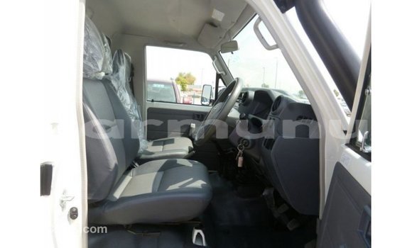 Buy Import Toyota Land Cruiser White Car in Import - Dubai in Region of Bouenza Buy Import Toyota Land Cruiser White Car in Import - Dubai in Region of Bouenza