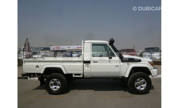 Buy Import Toyota Land Cruiser White Car in Import - Dubai in Region of Bouenza Buy Import Toyota Land Cruiser White Car in Import - Dubai in Region of Bouenza