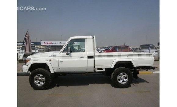 Buy Import Toyota Land Cruiser White Car in Import - Dubai in Region of Bouenza Buy Import Toyota Land Cruiser White Car in Import - Dubai in Region of Bouenza