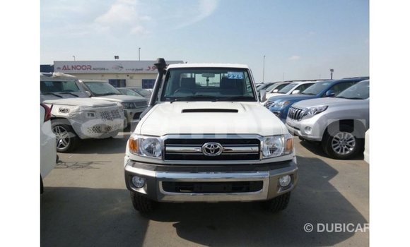Acheter Import Voiture Toyota Land Cruiser Blanc à Import - Dubai, Région de la Bouenza Acheter Import Voiture Toyota Land Cruiser Blanc à Import - Dubai, Région de la Bouenza