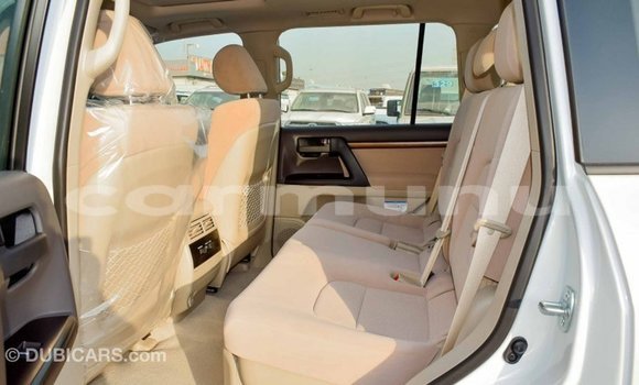 Acheter Import Voiture Toyota Land Cruiser Blanc à Import - Dubai, Région de la Bouenza Acheter Import Voiture Toyota Land Cruiser Blanc à Import - Dubai, Région de la Bouenza