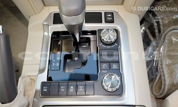 Acheter Import Voiture Toyota Land Cruiser Blanc à Import - Dubai, Région de la Bouenza Acheter Import Voiture Toyota Land Cruiser Blanc à Import - Dubai, Région de la Bouenza