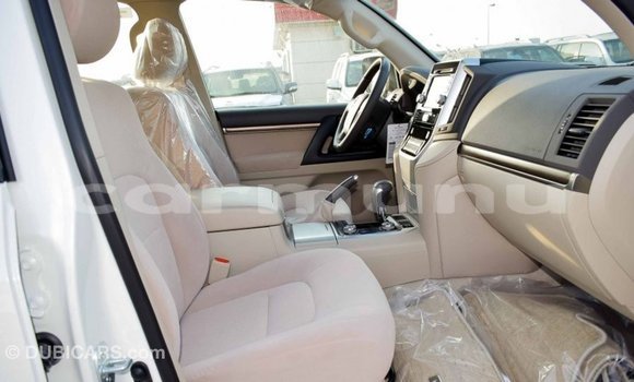 Acheter Import Voiture Toyota Land Cruiser Blanc à Import - Dubai, Région de la Bouenza Acheter Import Voiture Toyota Land Cruiser Blanc à Import - Dubai, Région de la Bouenza