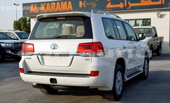 Acheter Import Voiture Toyota Land Cruiser Blanc à Import - Dubai, Région de la Bouenza Acheter Import Voiture Toyota Land Cruiser Blanc à Import - Dubai, Région de la Bouenza