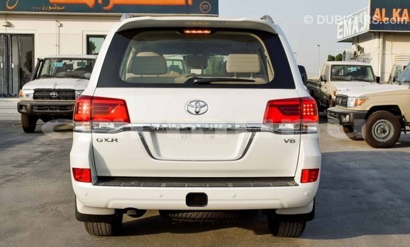 Acheter Import Voiture Toyota Land Cruiser Blanc à Import - Dubai, Région de la Bouenza Acheter Import Voiture Toyota Land Cruiser Blanc à Import - Dubai, Région de la Bouenza