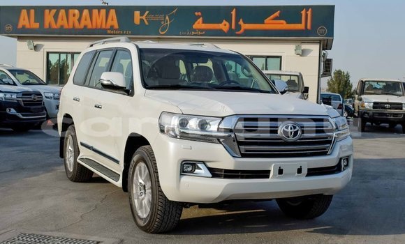 Acheter Import Voiture Toyota Land Cruiser Blanc à Import - Dubai, Région de la Bouenza Acheter Import Voiture Toyota Land Cruiser Blanc à Import - Dubai, Région de la Bouenza