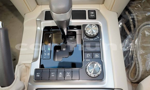 Acheter Import Voiture Toyota Land Cruiser Blanc à Import - Dubai, Région de la Bouenza Acheter Import Voiture Toyota Land Cruiser Blanc à Import - Dubai, Région de la Bouenza