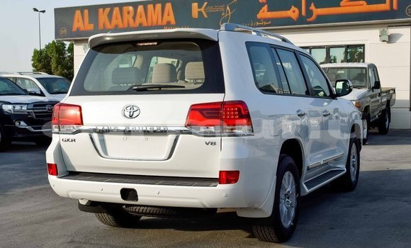 Acheter Import Voiture Toyota Land Cruiser Blanc à Import - Dubai, Région de la Bouenza Acheter Import Voiture Toyota Land Cruiser Blanc à Import - Dubai, Région de la Bouenza