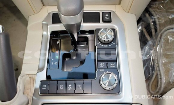 Acheter Import Voiture Toyota Land Cruiser Blanc à Import - Dubai, Région de la Bouenza Acheter Import Voiture Toyota Land Cruiser Blanc à Import - Dubai, Région de la Bouenza