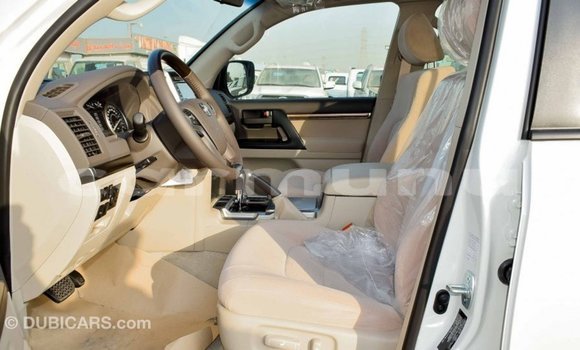 Acheter Import Voiture Toyota Land Cruiser Blanc à Import - Dubai, Région de la Bouenza Acheter Import Voiture Toyota Land Cruiser Blanc à Import - Dubai, Région de la Bouenza
