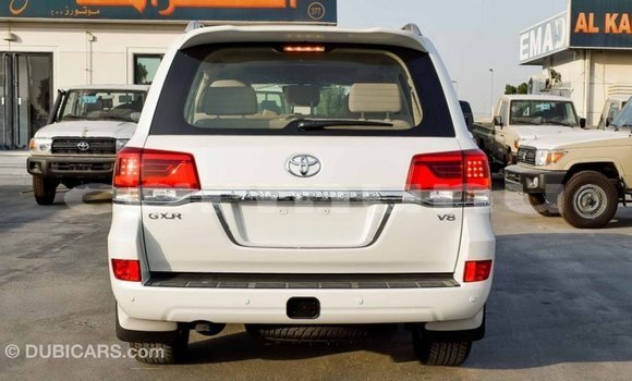 Acheter Import Voiture Toyota Land Cruiser Blanc à Import - Dubai, Région de la Bouenza Acheter Import Voiture Toyota Land Cruiser Blanc à Import - Dubai, Région de la Bouenza